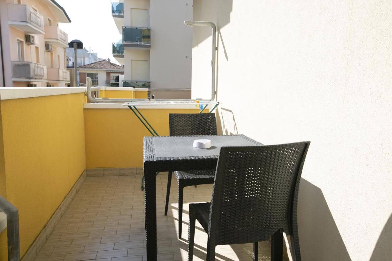 Hotel Ischia Rímini Exterior foto